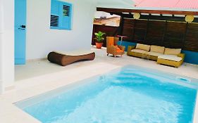 Location Maison Bleue avec piscine privative au Carbet Martinique